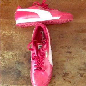 Girls Puma tennis shoes